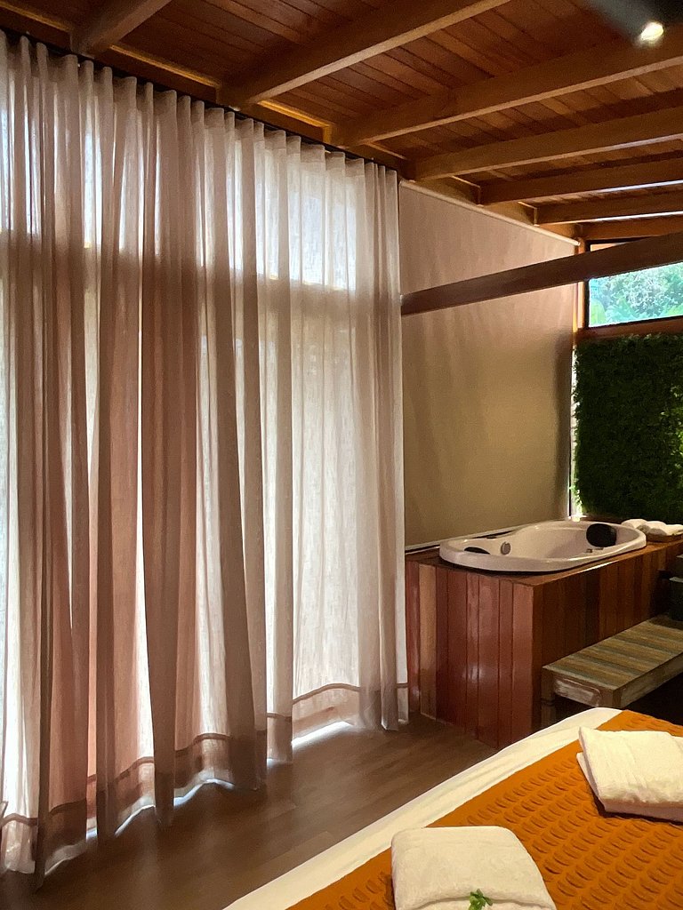 Cabana Romântica Maranta c Ofurô e Lareira externa