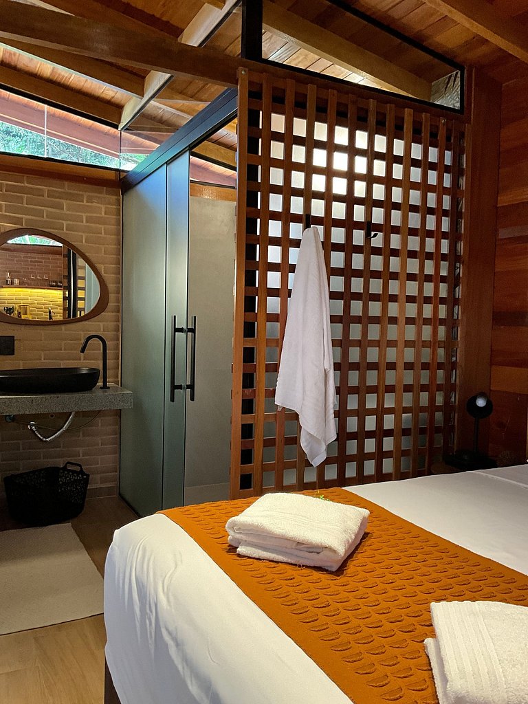 Cabana Romântica Maranta c Ofurô e Lareira externa